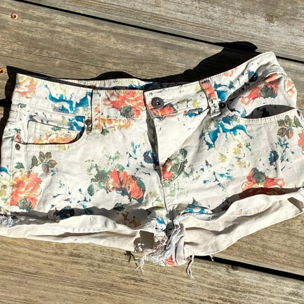Arizona Jeans Co. White Jean Multi Colored Floral Ladies Size 5 Short Shorts